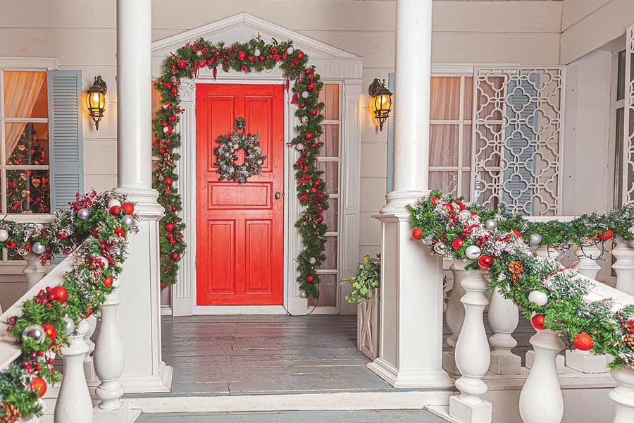 https://www.gcwmultimedia.com/wp-content/uploads/2022/12/SELLING-YOUR-HOME_Christmas-Porch-Decoration.jpg